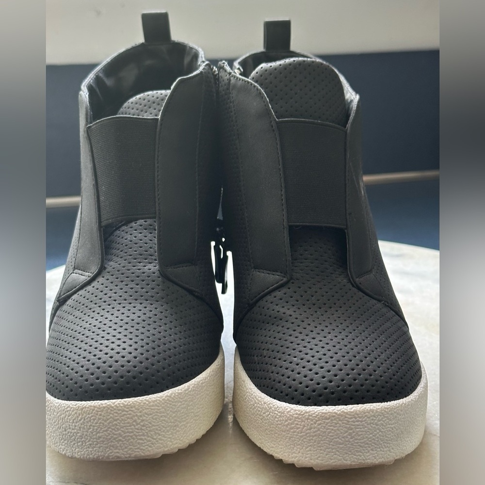 Qupid Black High-Top Platform Wedge Pull On Plimsoll Almond Toe Sneakers Sz 7